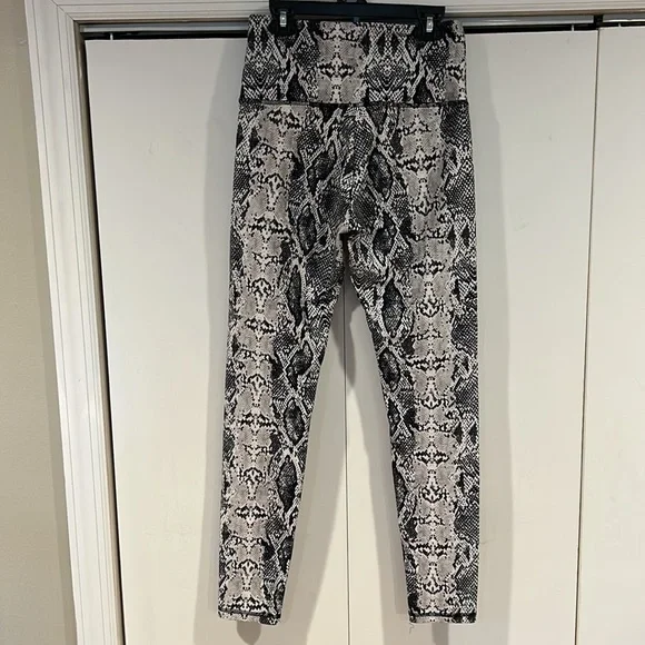 Balance Collection Python Leggings 🐍 - Picture 2 of 3